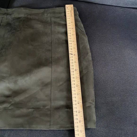 Banana Republic VEGAN SUEDE MINI SKIRT Sheltered Earth NWOT - Picture 5 of 5